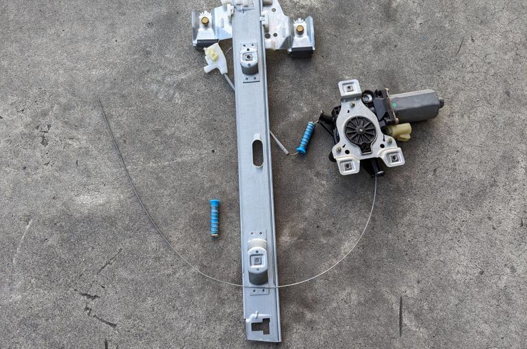 ハマー H2 リア パワーウィンドウ レギュレータ モーター交換